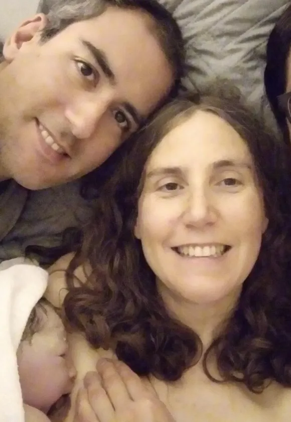 Familia tras un parto en casa